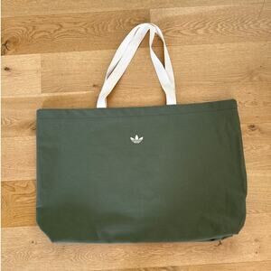Adidas - Large Tote Carry All Bag in Green & Cream